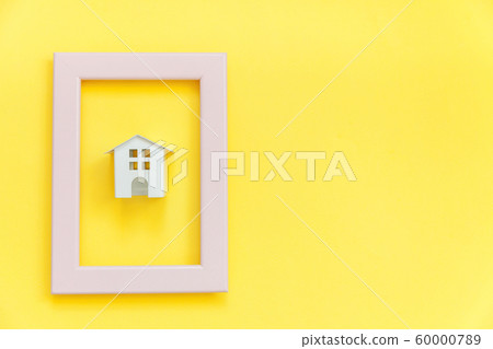 Simply design with miniature white toy house in 60000789