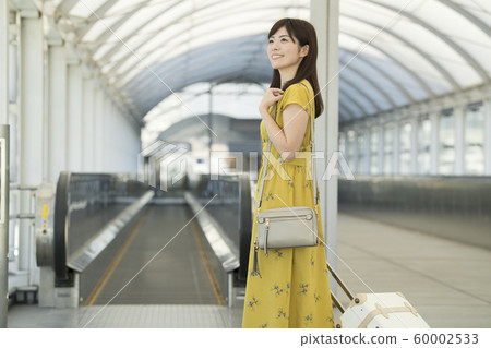 機場走道女性移動走道 機場走道女性移動走道 60002533