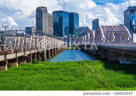 大阪,淀川河床和梅田摩天大樓 大阪,淀川河床和梅田摩天大樓 60002647