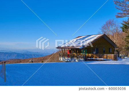 冬天在長野縣立習那的Shirakaba Kogen International Ski Resort滑雪纜車山頂站（Gosensui Natural Garden Station）附近 60003036