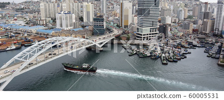 A boat made with a long tail A boat made with a long tail 60005531