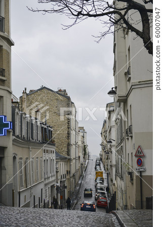 法國巴黎蒙馬特爾山下的城市景觀 60007047