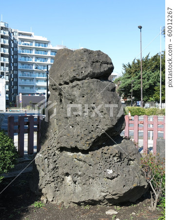 Fukuishi next to the approach to Kashiwajima Shrine in Kanazawa-ku, Yokohama 60012267