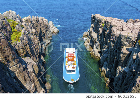 Sightseeing boat touring Tojinbo Yasuda, Mikunicho, Sakai City, Fukui Prefecture 60012653