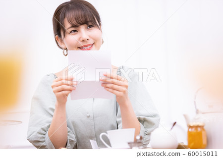 讀信的婦女 讀信的婦女 60015011