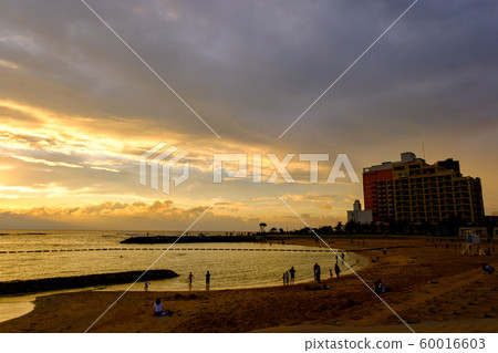 Sunset at Okinawa / Chatan Sunset Beach 60016603