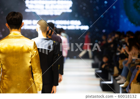 Model walks in Fashion Show spring summer outfit 60018132