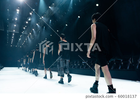 Model walks in Fashion Show spring summer outfit 60018137