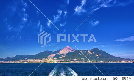 從長崎縣島原市海上看到的雲仙夏季山脈 60018949