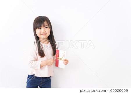甚至是一個小的孩子都在慶祝 甚至是一個小的孩子都在慶祝 60020009
