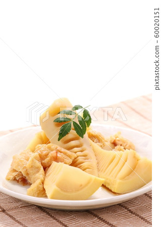 Boiled bamboo shoots and fried chicken 60020151