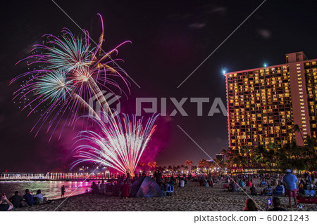 Hilton Hawaiian Hotel Fireworks_B 60021243