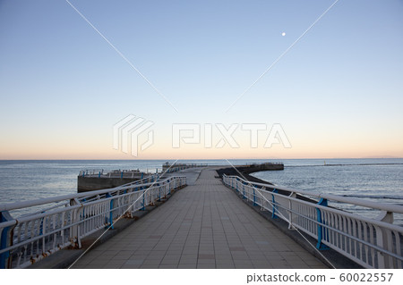這是我在鹿兒島縣海岸拍攝的日出照片。 這是我在鹿兒島縣海岸拍攝的日出照片。 60022557