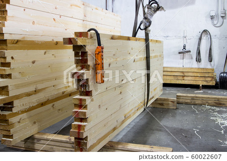 Production of glued profiled timber gluing together Production of glued profiled timber gluing together 60022607
