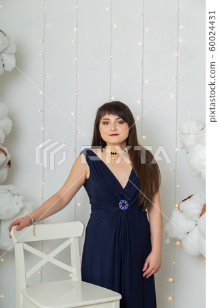 Beautiful woman in evening dress in a photo studio 60024431