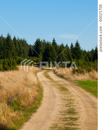 Country road 60025706