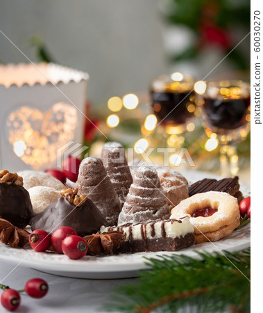 Beehives and other typical Czech Christmas cookies 60030270