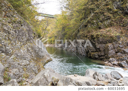 秋穗瀑布 60031695