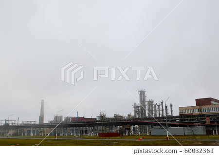 Oil refinery, petrochemical plant, in cloudy Oil refinery, petrochemical plant, in cloudy 60032361