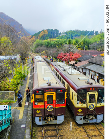 Autumn Kobe Station (vertical) 60032394