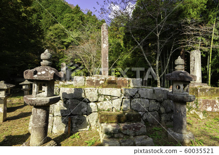 島根縣鹿野郡龜尾正德津野野町的塚野龜明家族墓地 60035521