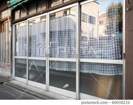 一個老木房子 60038210