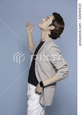 Close-up portrait of attractive young asian man, single man's lifestyle 295 60040919