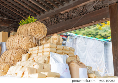 Offerings dedicated to the shrine 60040968