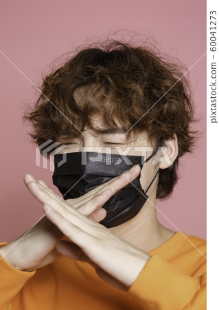 Close-up portrait of attractive young asian man, single man's lifestyle 165 60041273