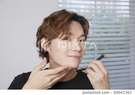 Close-up portrait of attractive young asian man, single man's lifestyle 046 60041362