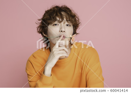 Close-up portrait of attractive young asian man, single man's lifestyle 148 Close-up portrait of attractive young asian man, single man's lifestyle 148 60041414