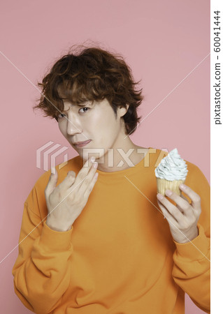Close-up portrait of attractive young asian man, single man's lifestyle 132 Close-up portrait of attractive young asian man, single man's lifestyle 132 60041444