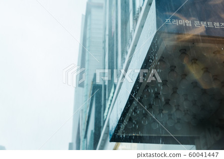 Rainy day, street scenery of Seoul, South Korea 052 Rainy day, street scenery of Seoul, South Korea 052 60041447
