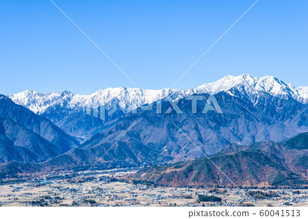 Aozawa, Narusawa, Iwatoyazawa, Kasumigatake (from left) as seen from Omachi City, Mt. Takakari 60041513
