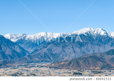 Aozawa, Narusawa, Iwatoyazawa, Kasumigatake (from left) as seen from Omachi City, Mt. Takakari 60041515