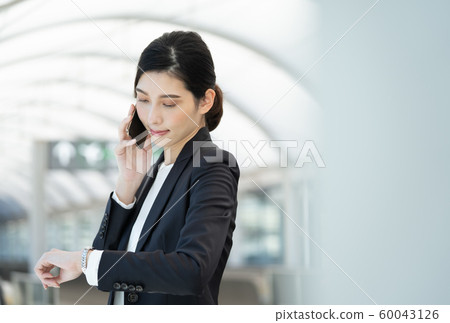 女性商務旅行 60043126