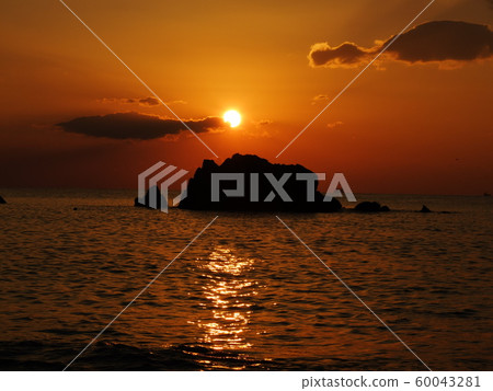 I'm caught in the clouds 60043281