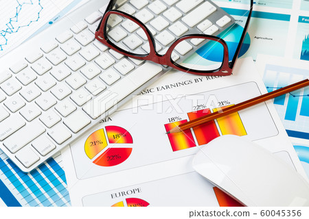 Preparing average sales report Preparing average sales report 60045356