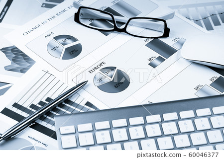 Preparing average sales report 60046377