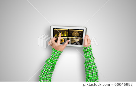 Using financial application 60046992