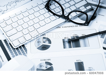 Preparing average sales report Preparing average sales report 60047008