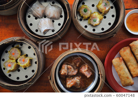 Dim sum , Steam Dumpling in wood basket Chinese food 60047148
