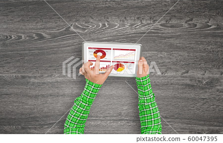 Using financial application Using financial application 60047395