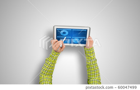 Using financial application 60047499