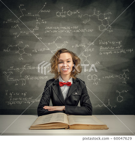 She is studying hard She is studying hard 60047629