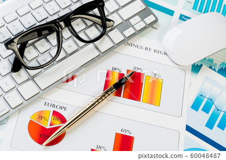 Preparing average sales report 60048487