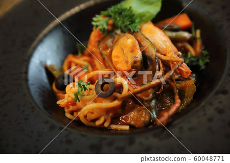 Spaghetti with seafood and tomato sauce 60048771