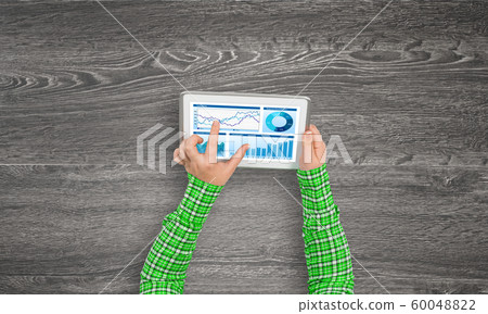 Using financial application Using financial application 60048822