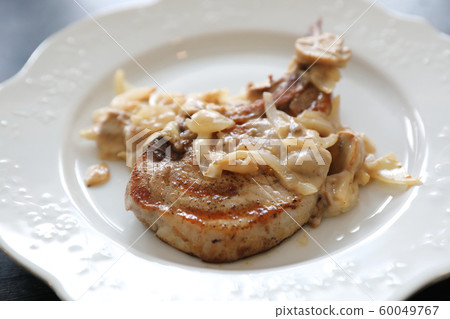 Pork chop with mushroom sauce Pork chop with mushroom sauce 60049767