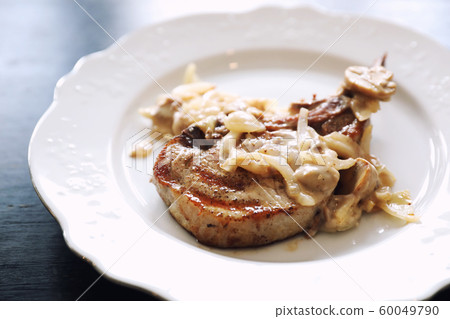 Pork chop with mushroom sauce Pork chop with mushroom sauce 60049790